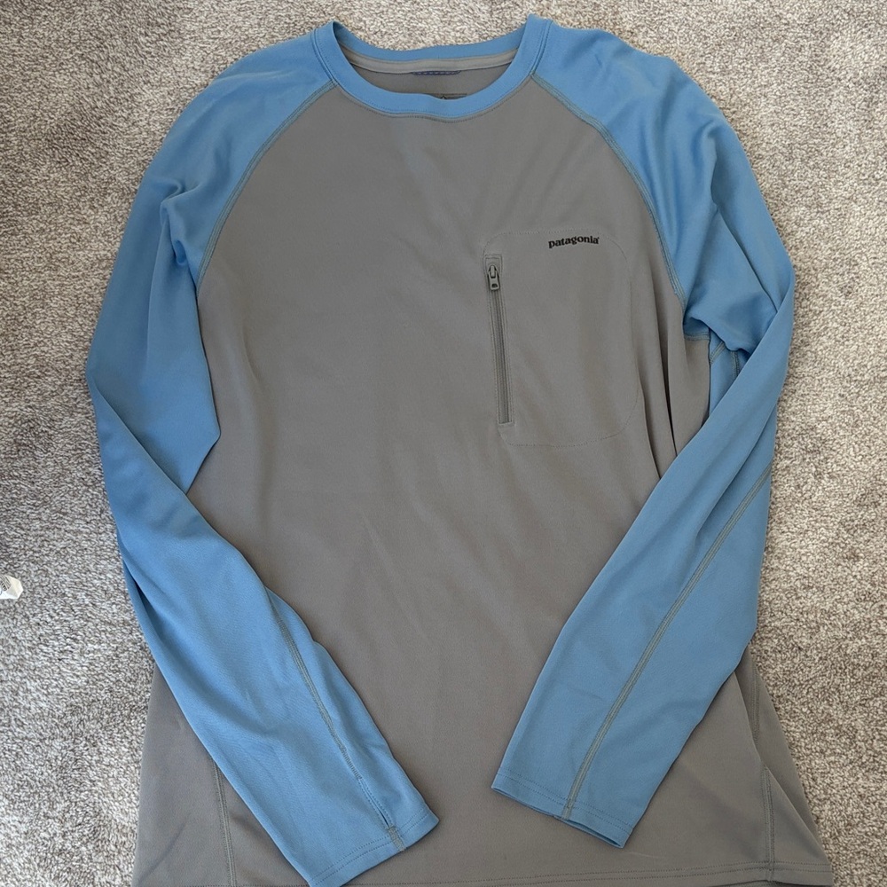 Patagonia Men's Blue and Gray Long Sleeve